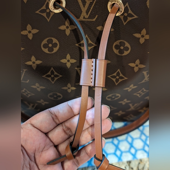 Louis Vuitton LV Canvas Neo Noe Caramel - gently used and priced to sell - Picture 10 of 16